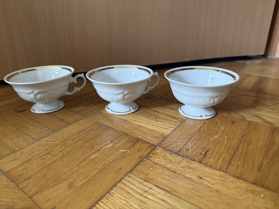 3 piekne filizanki Fryderyka ze zlotym paskiem, porcelana Walbrzych