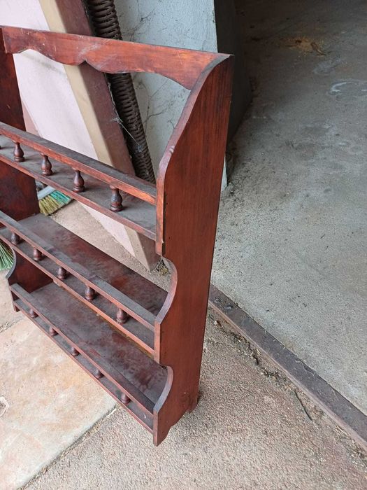 Escaparate em madeira maciça antigo