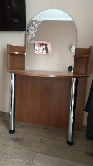 Туалетний столик