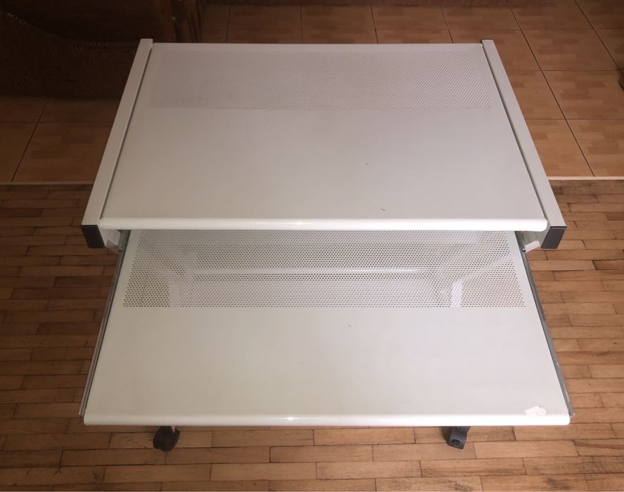 Компʼютерний столик