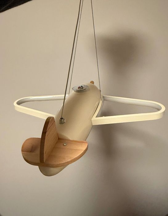 Nowa lampa samolot do pokoju dziecięcego w okazyjnej cenie