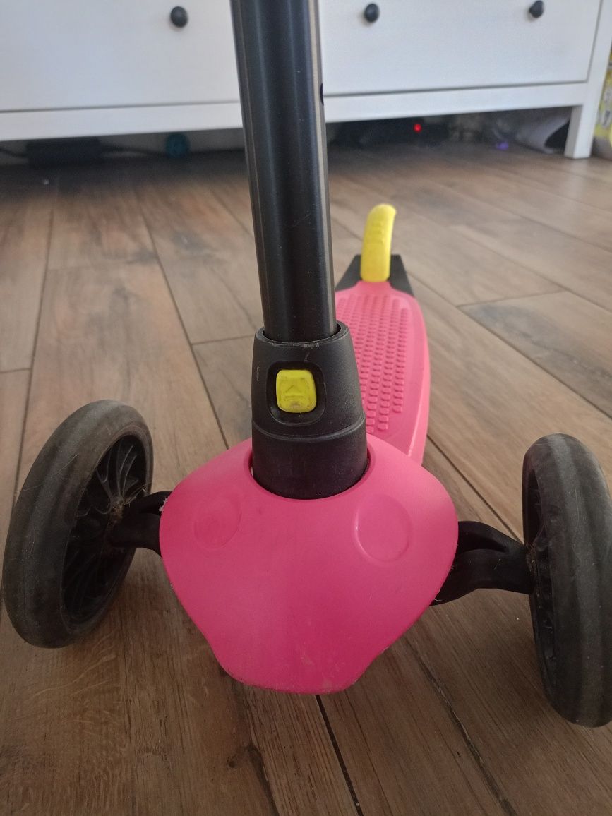 Hulajnoga trójkołowa Oxelo i kask
