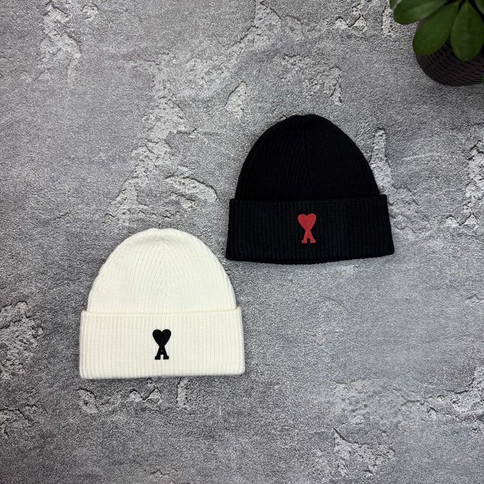 Шапка AMI Paris з логотипом серце шапка ами париж