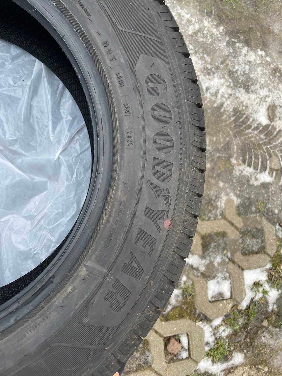 Nowe opony Goodyear EfficientGrip cargo w rozmiarze 215/65/16 r. 23