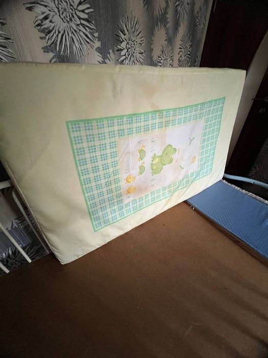 Дитяче ліжечко металеве