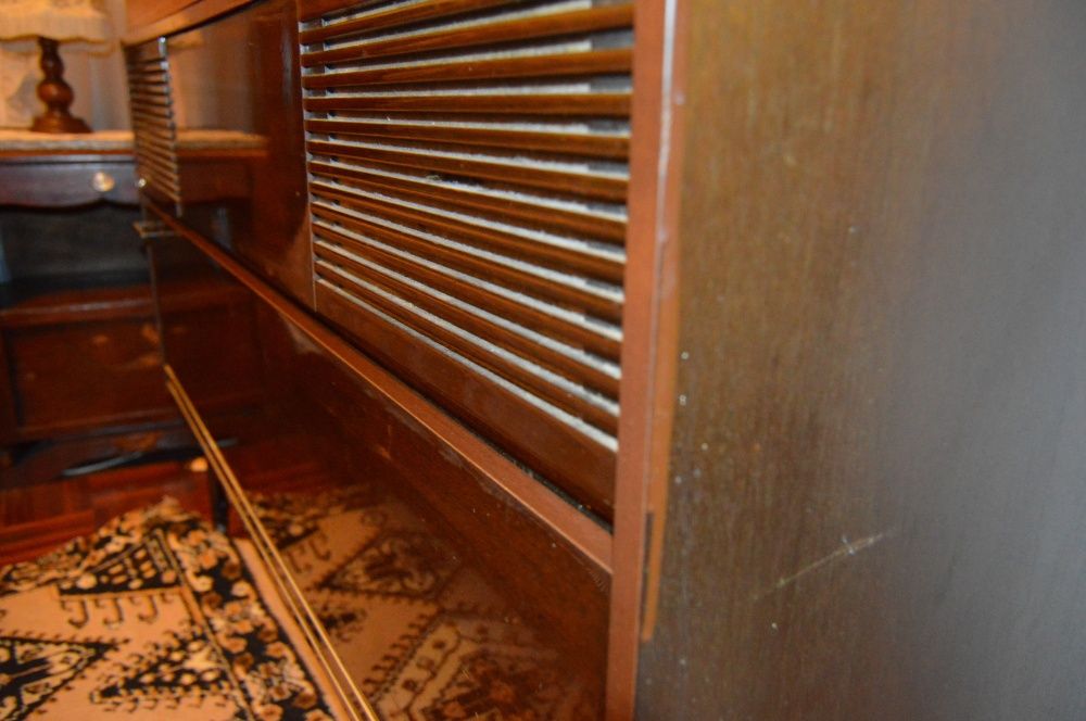 Gira Discos Antigo Grundig (Promoção da Semana)