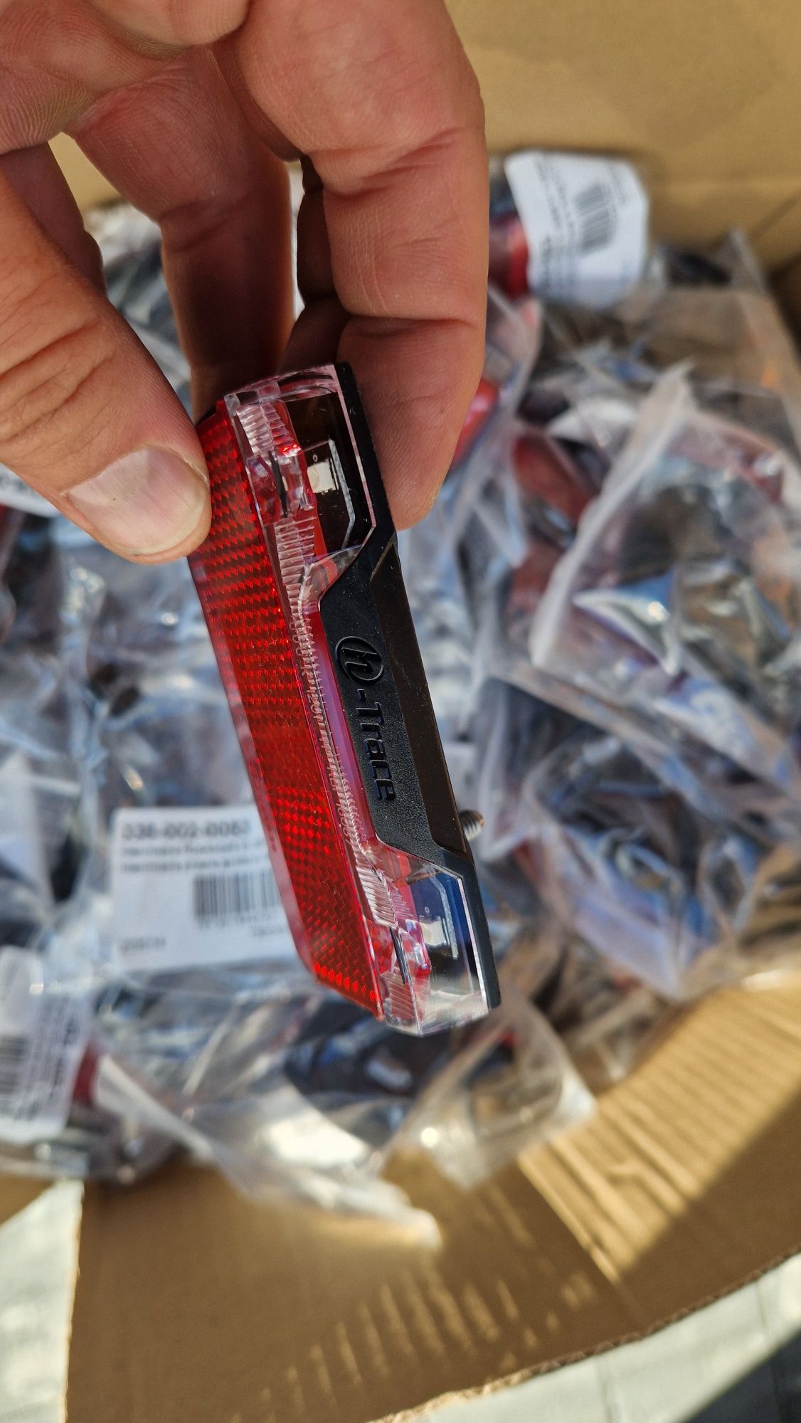 Nowa Lampka tylna pod dynamo ebike  AXA spark stready  postój