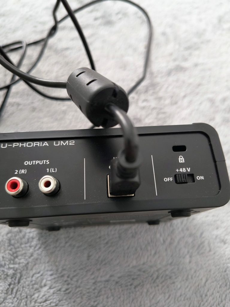 Interfejs audio firmy Behringer.
Do nagrywania instrumentów za pomocą
