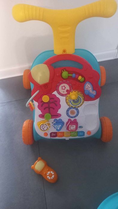 Interaktywny pchaczyk, panel i stolik 3w1