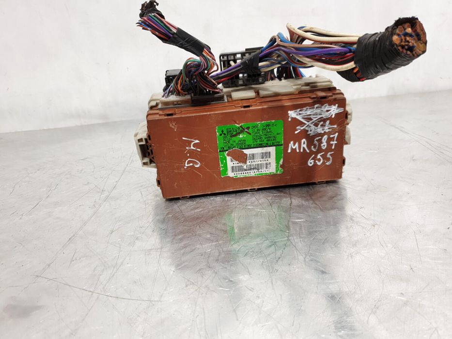 Блок комфорта Mitsubishi Grandis 2003-2011 MR587655 разборка