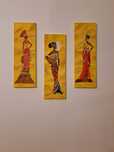 Três telas pintadas à mão