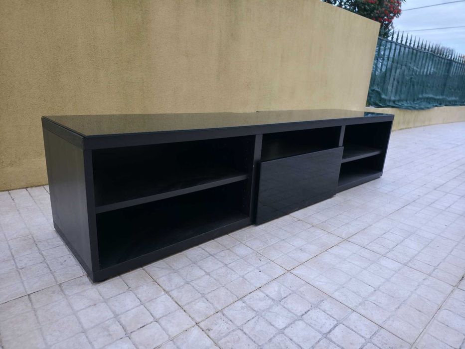 Mesa Movél TV Preta (Ikea BESTA) com Gaveta e Vidro na parte superior