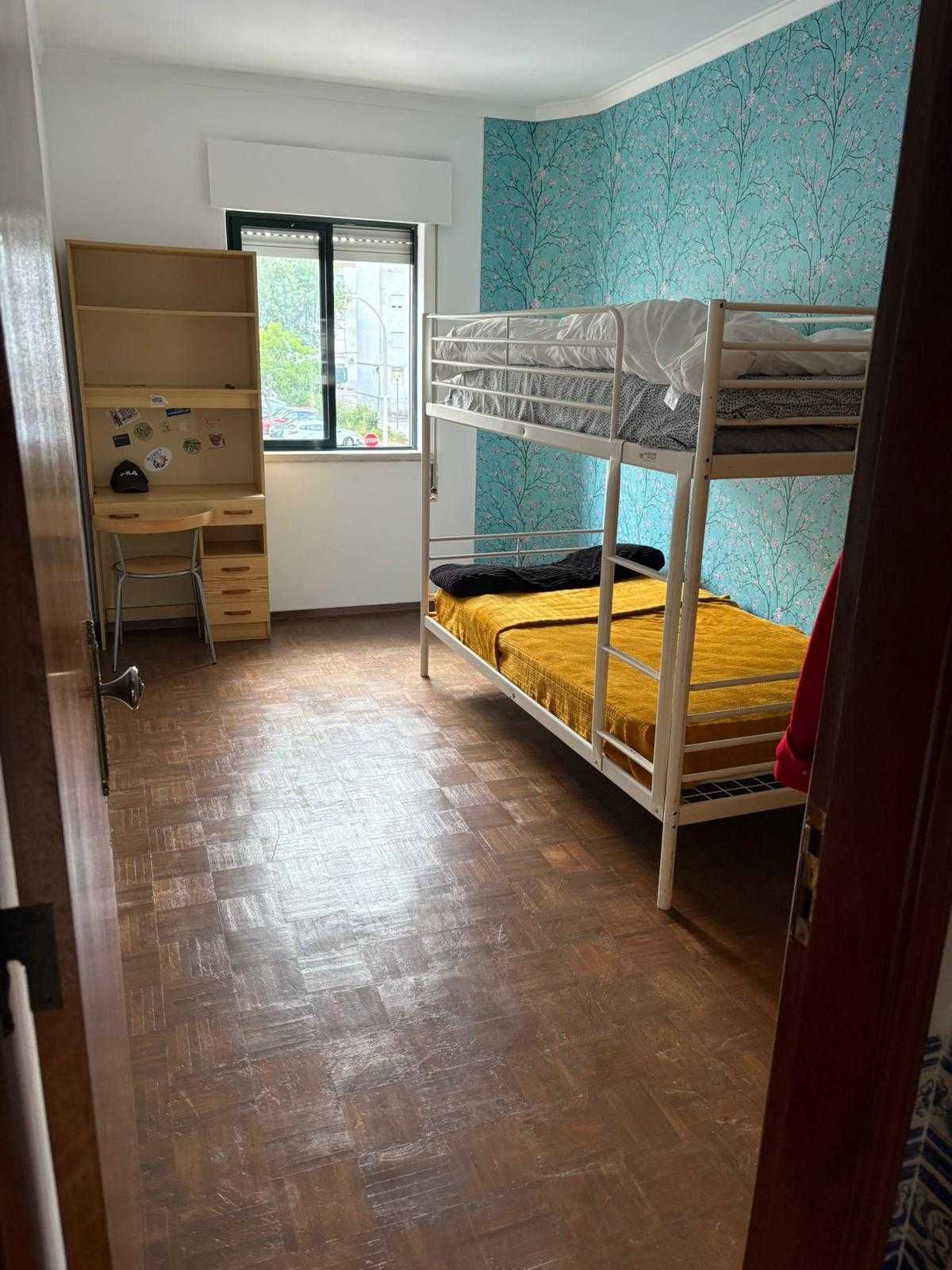 Quarto para arrendar- Moita (p/ senhoras)
