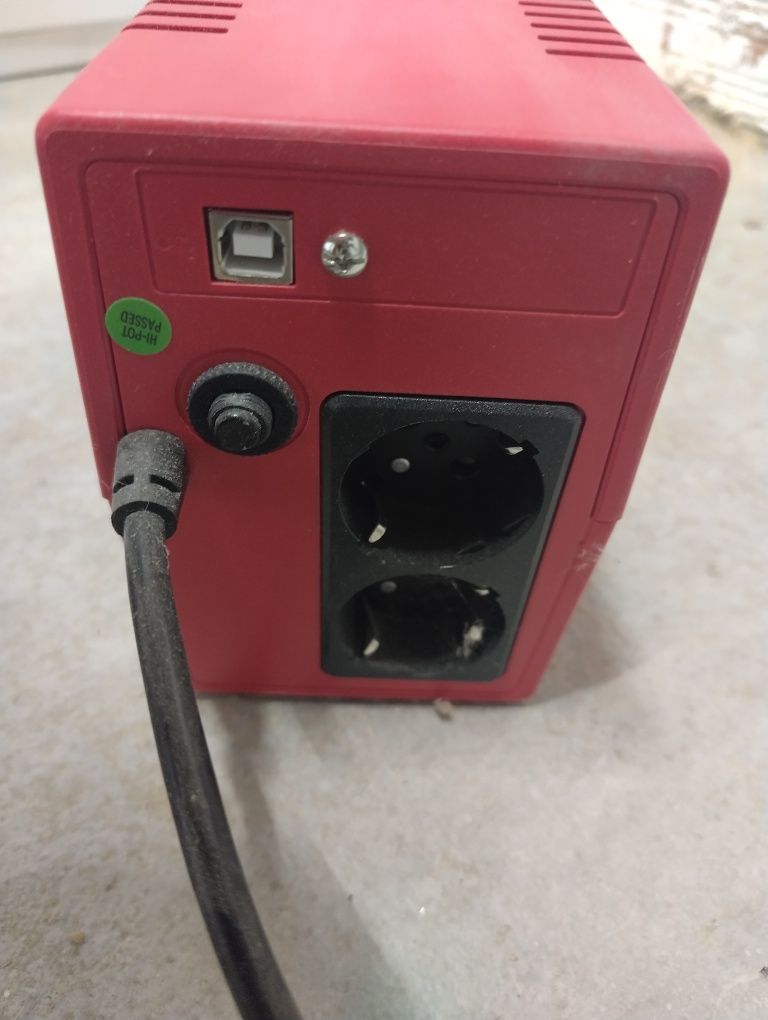 UPS Salicru SP One 900VA.
Proteção do computador e periféricos contra