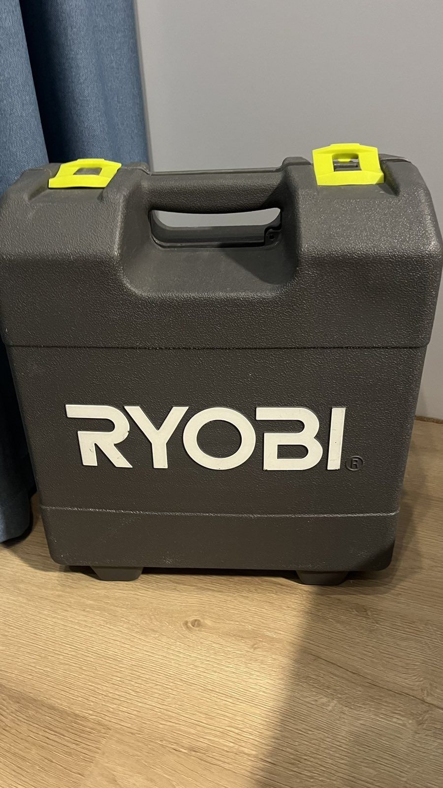 Фрезер RYOBI RRT1600