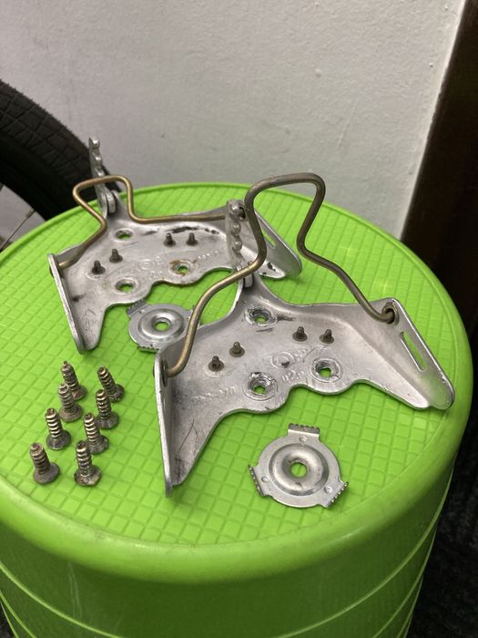 Wiązania do nart biegowych biegówek