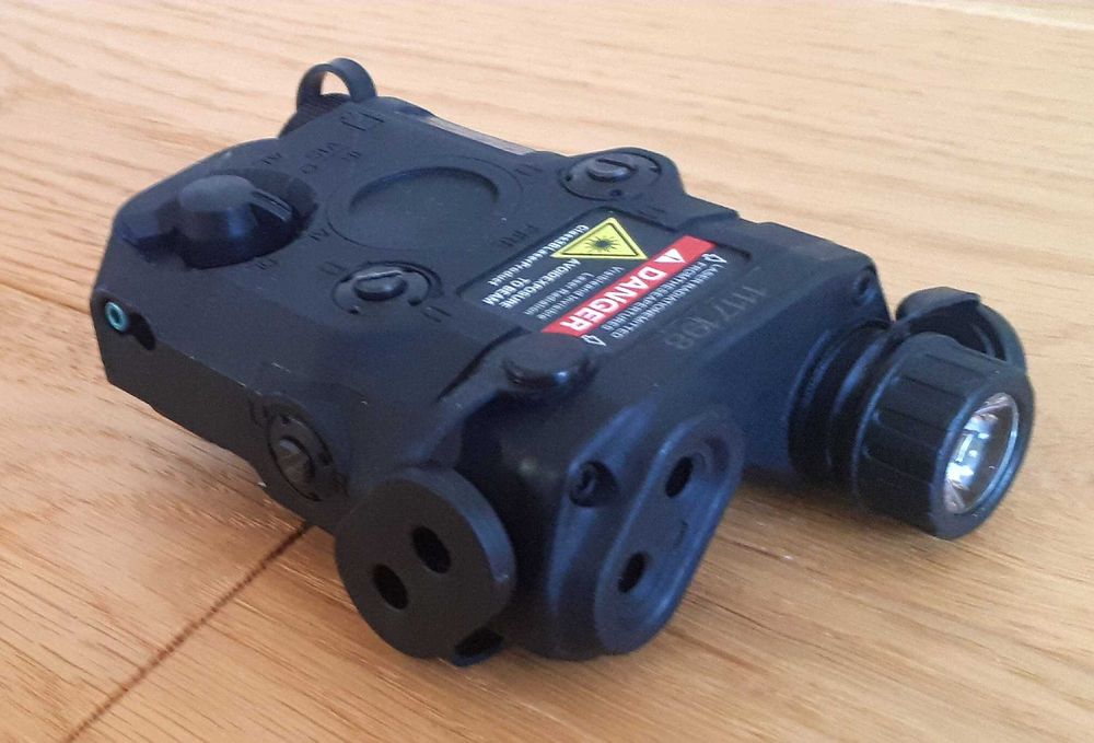 J.NOWY Airsoft latarka + laser FMA do ASG replika AN-PEQ 15