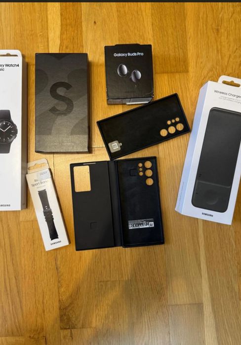 Samsung galaxy s22 ultra + słuchawki , ładowarka i zegarek