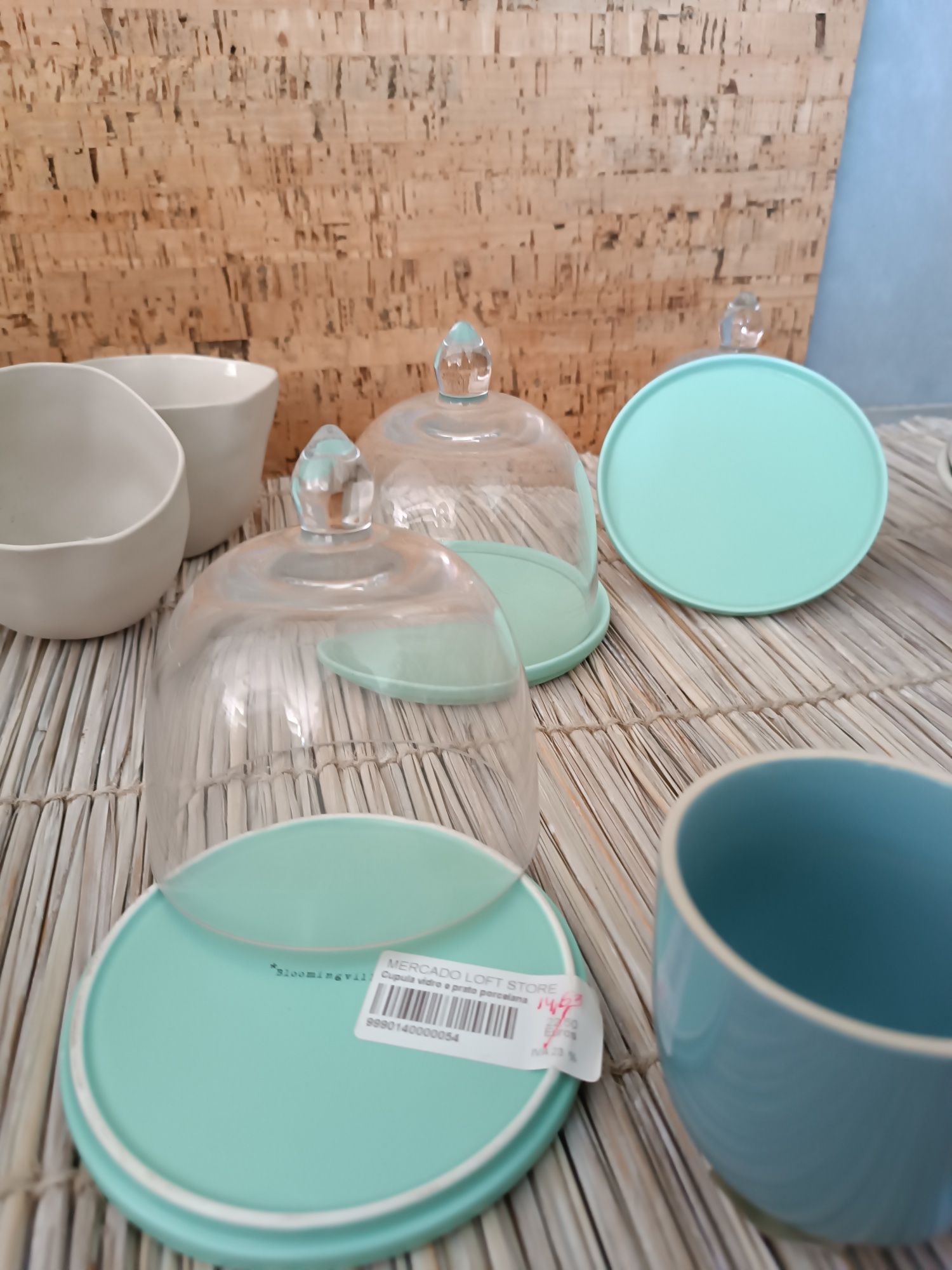Conjunto de porcelana cores pastel