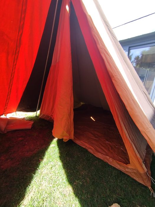 Tenda, barco, mesa e acessório para higiene