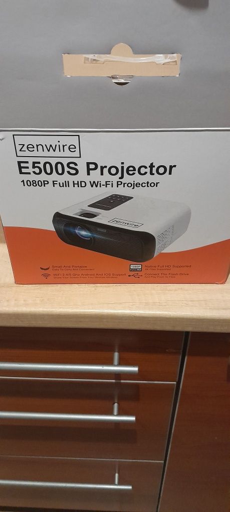 Projektor Plus ekran