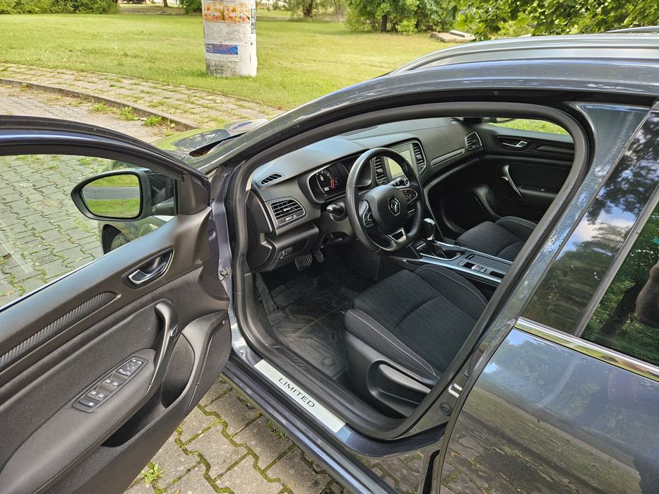 Rezerwacja Megane kombi limitem salon automat edc