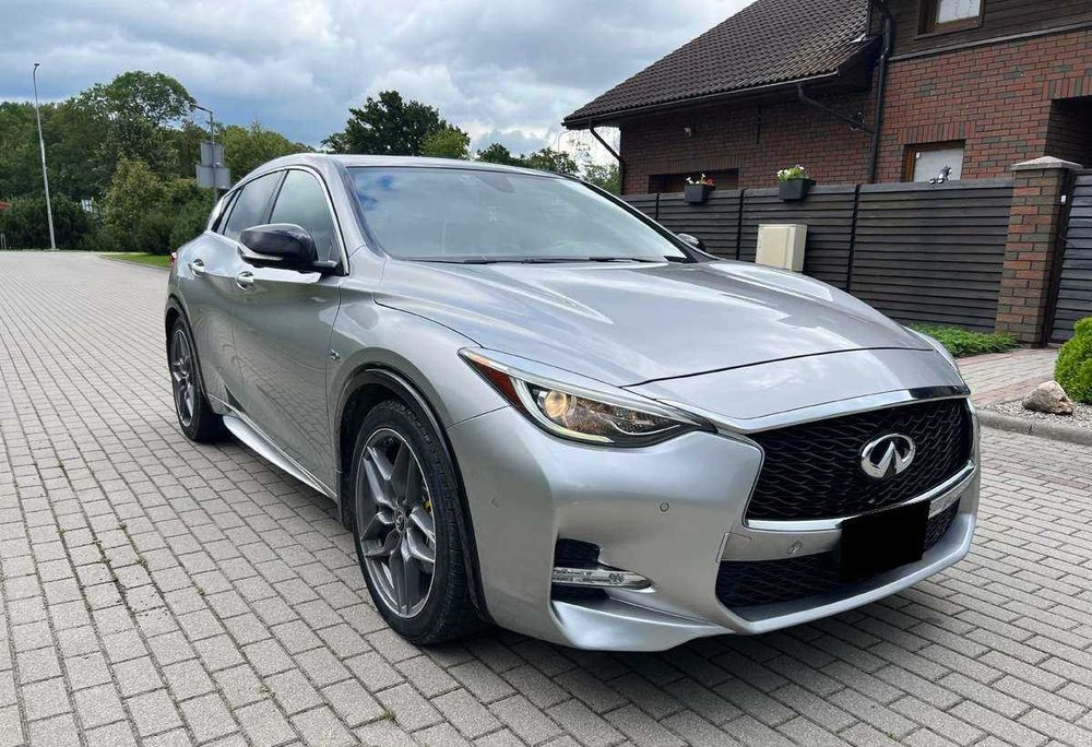 Infiniti QX30 2017 року