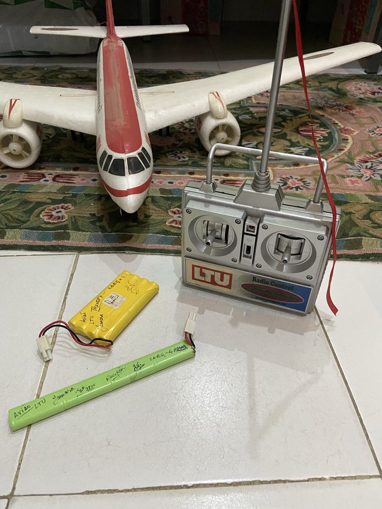 Avião RC Novo ,em Foam numca posto a voar