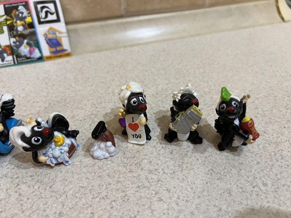 Скунси кіндер іграшки игрушки киндер скунсы