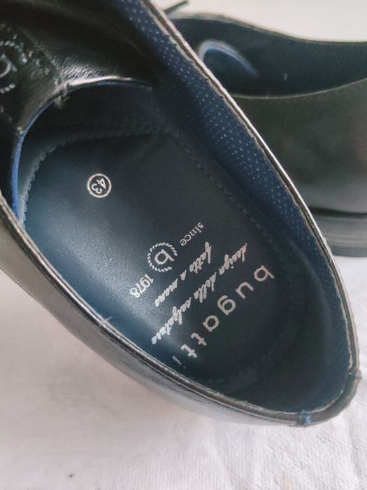 Eleganckie męskie półbuty skórzane Bugatti – rozmiar 43