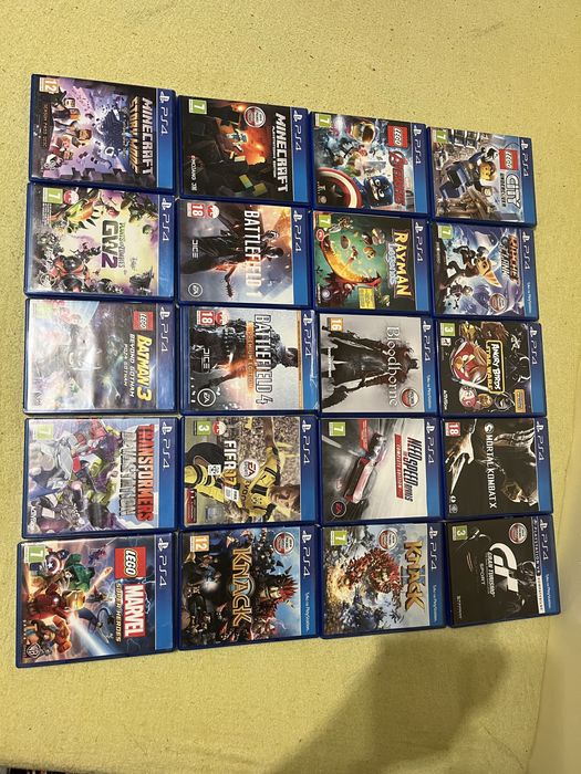 Używane PS4 konsola do gier 500gb razem z 20 grami na płytę i 1 pad