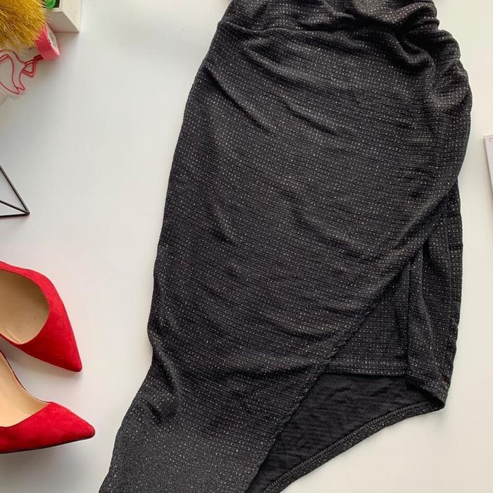 Неймовірна вечірня жіноча сукня