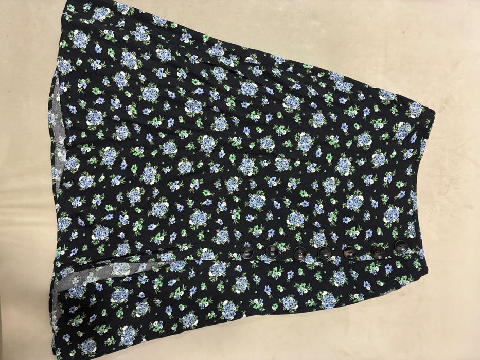 Modna spódnica w kwiaty