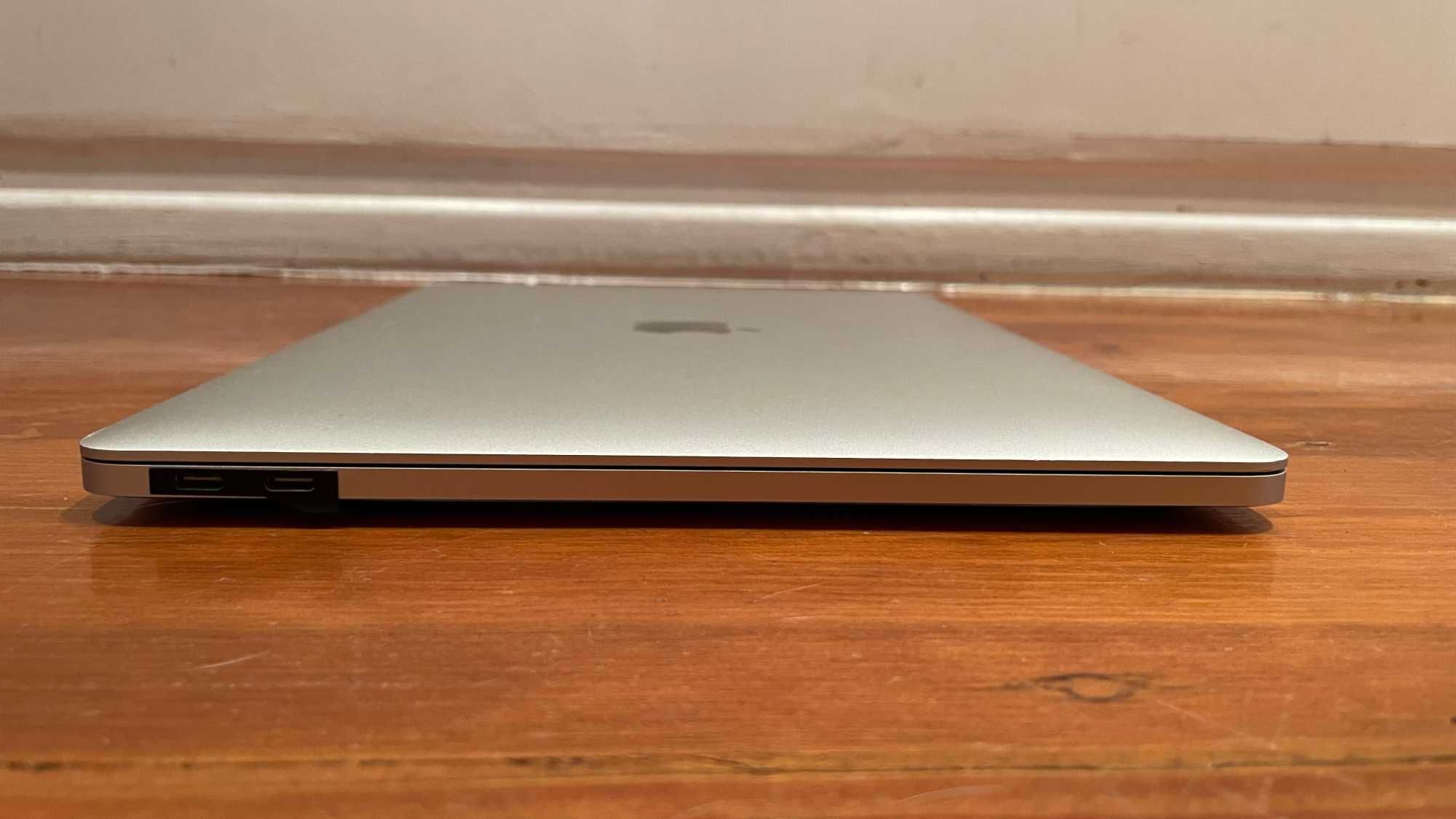 Macbook pro 13” (2017) / 16gb de ram / 250gb SSD / Bateria nova