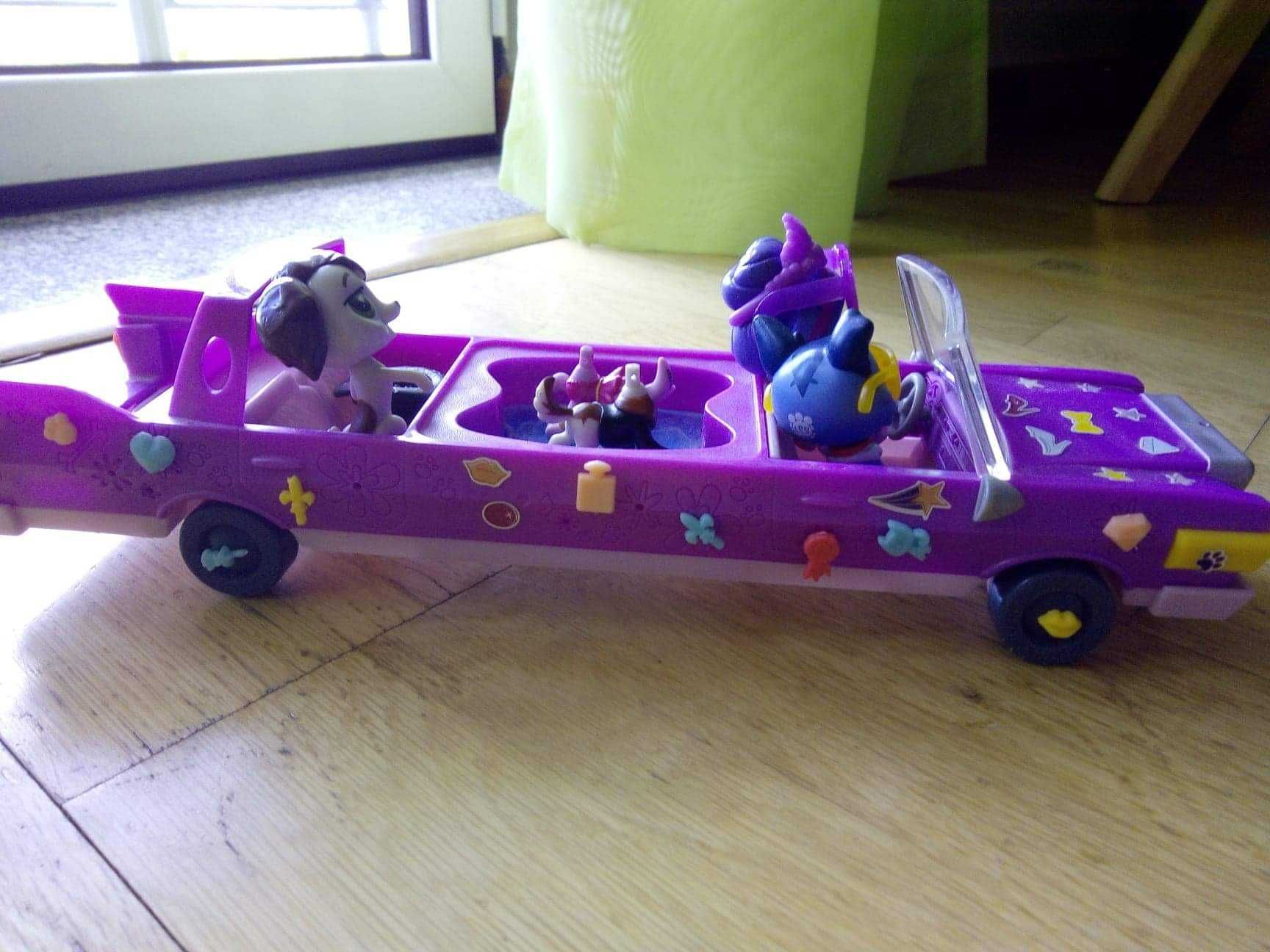 Littlest Pet Shop - A Loja das Mascotes, Quarto da Blythe e Limousine