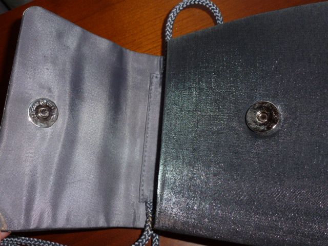 Wizytowa szaro-srebrzysta torebka