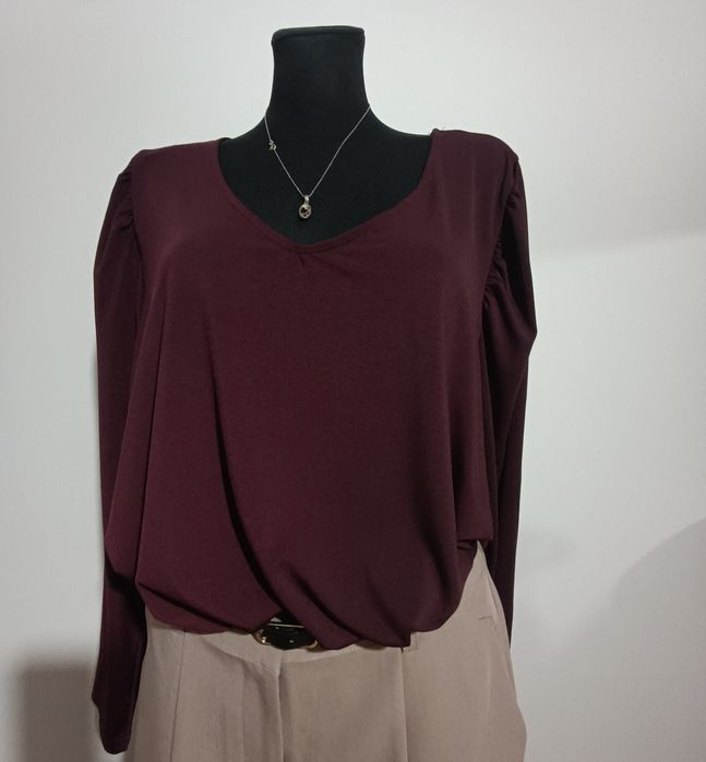 Burgundowa bluzka w serek firmy Villa nowa rozmiar 44/46illa
