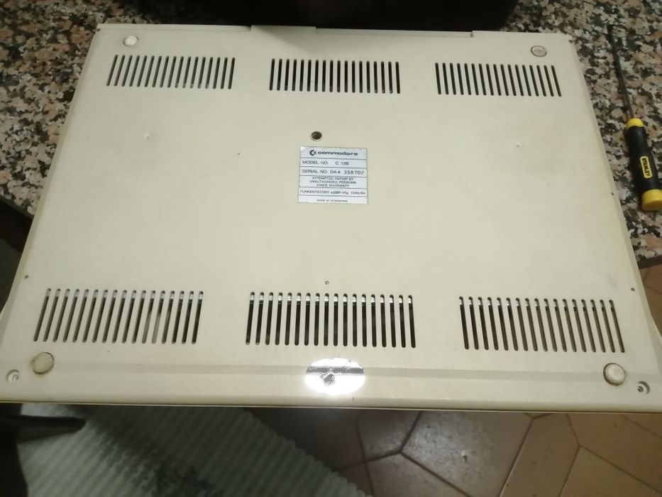 Commodore 128 caixa + shield + LED + Mother Board