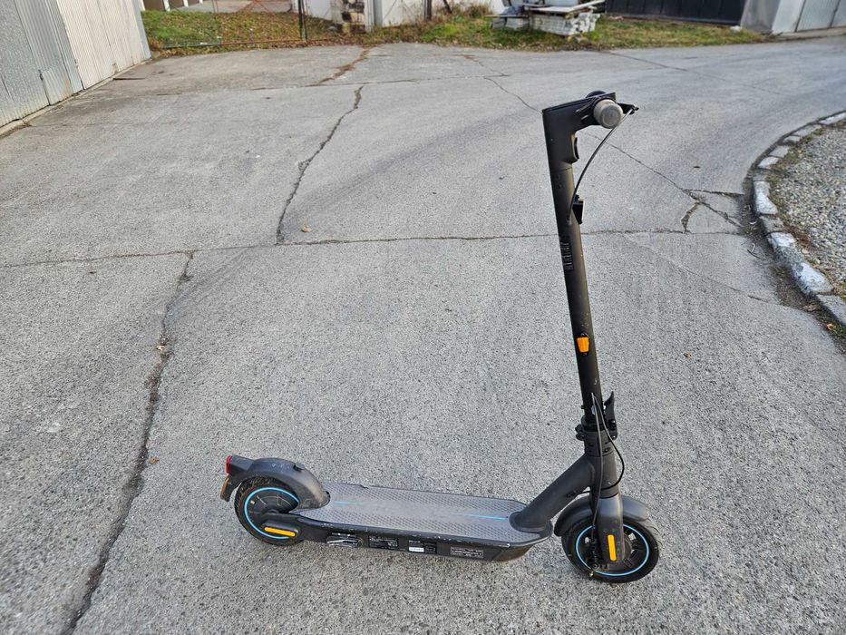 Hulajnoga elektryczna Ninebot G30 max  50 km na jednym ladowaniu