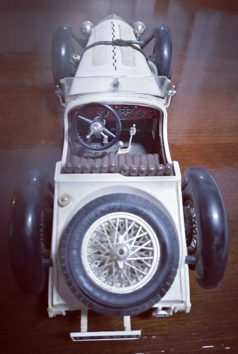 Mercedes Benz (Burago) 1/18