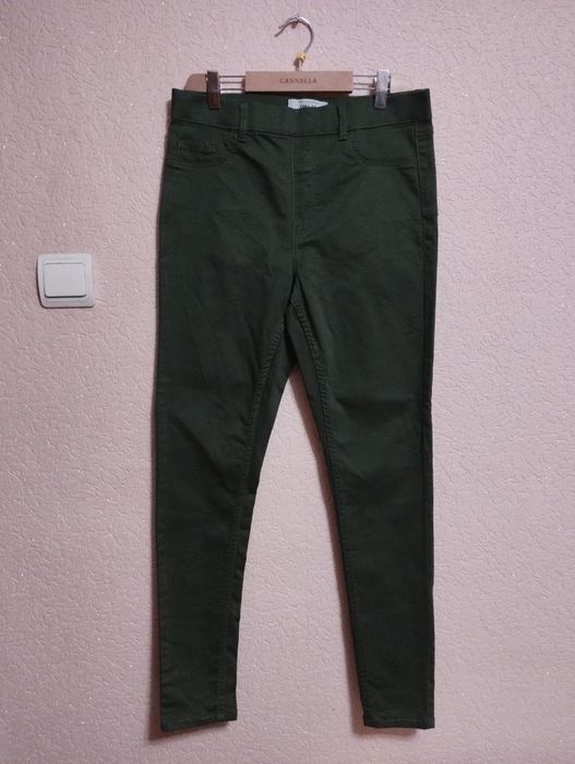 Джеггінси хакі зелені жіночі,розмір 12(40) на 46розмір від New Look