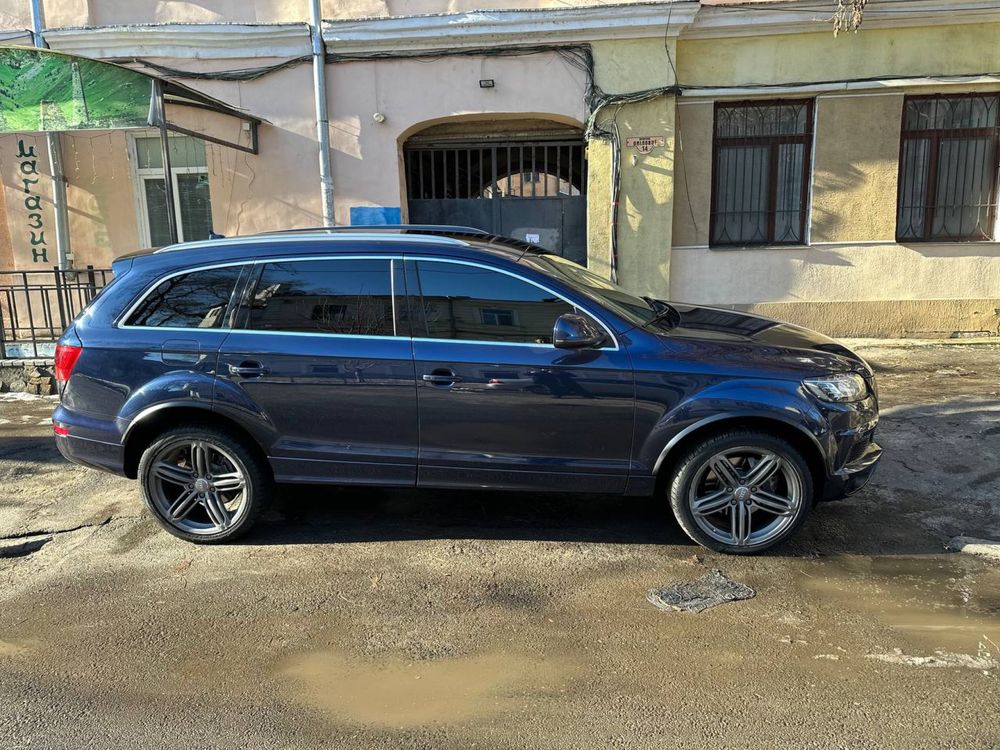 Продам Audi Q7