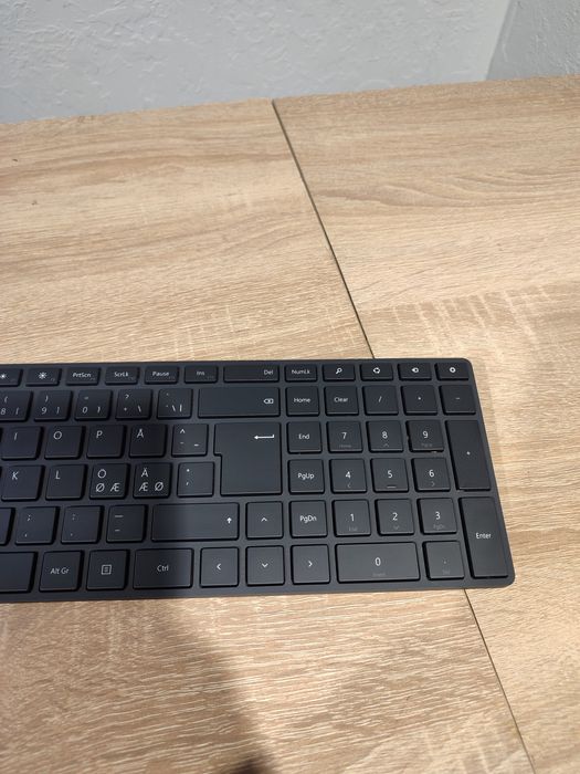 Клавіатура Microsoft Designer Bluetooth Keyboard.