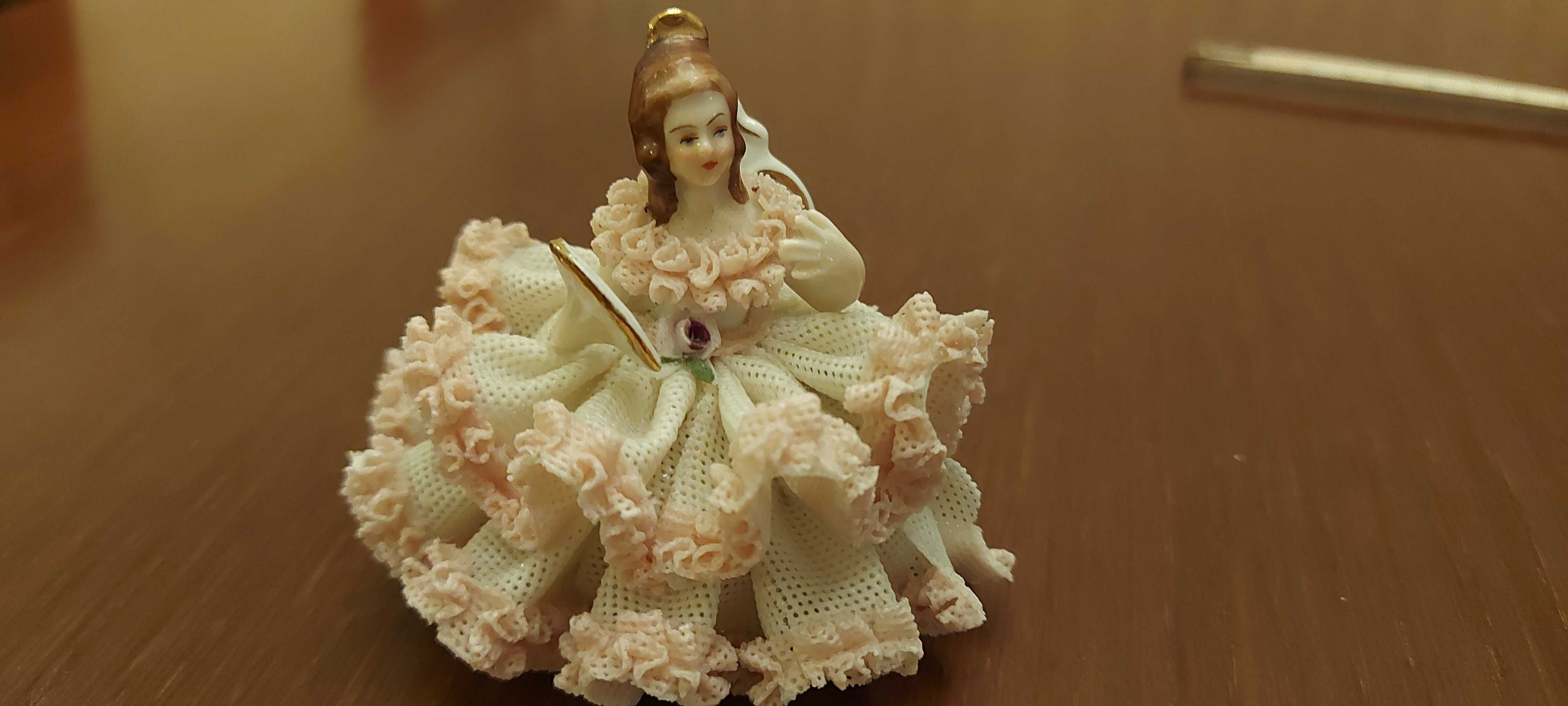 Boneca de porcelana de menina de renda de Dresden