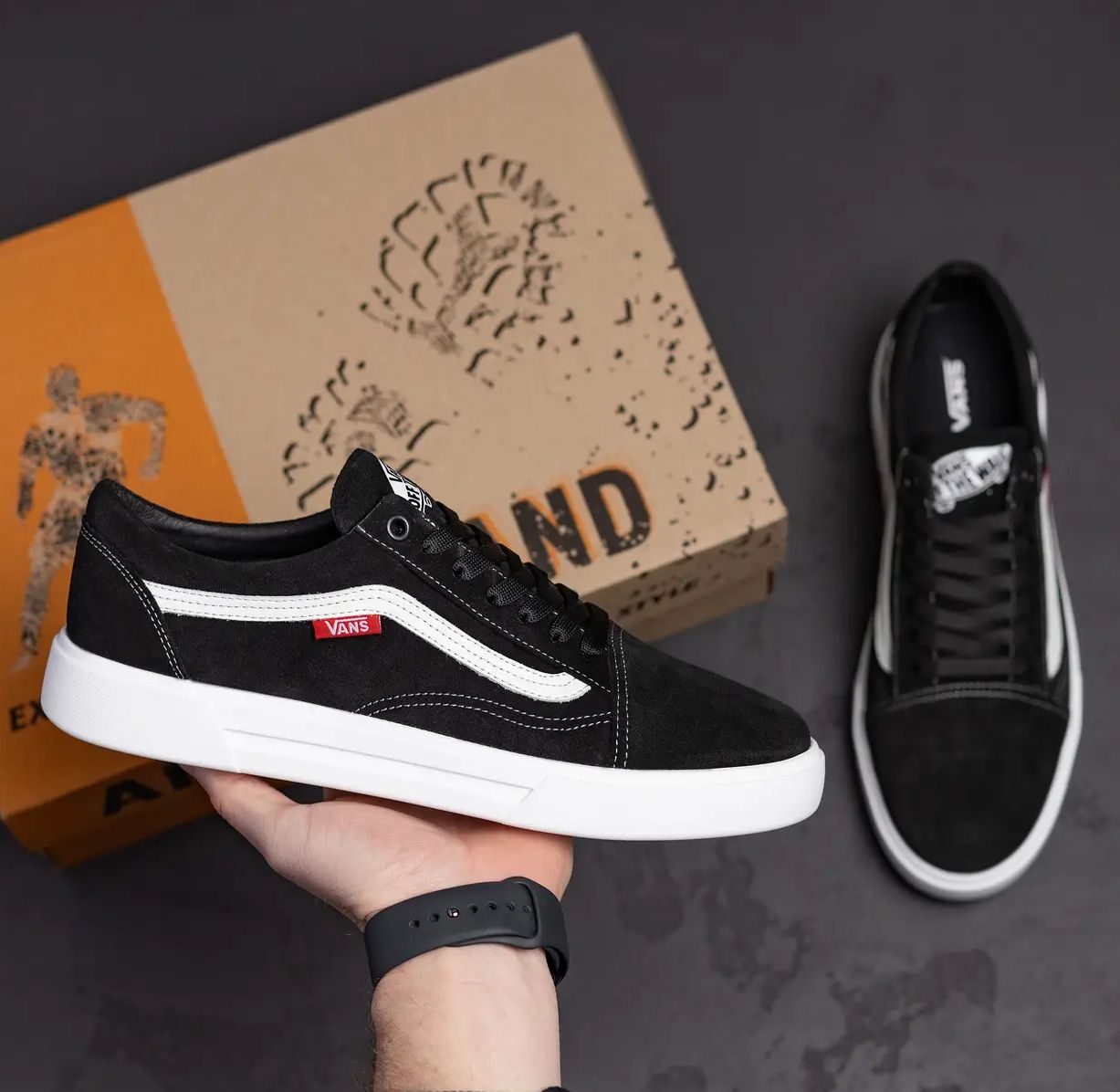 Мужские замшевые кроссовки vans черные на белой подошве кеды