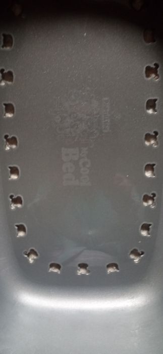 Cama ou base para sanitario de animais