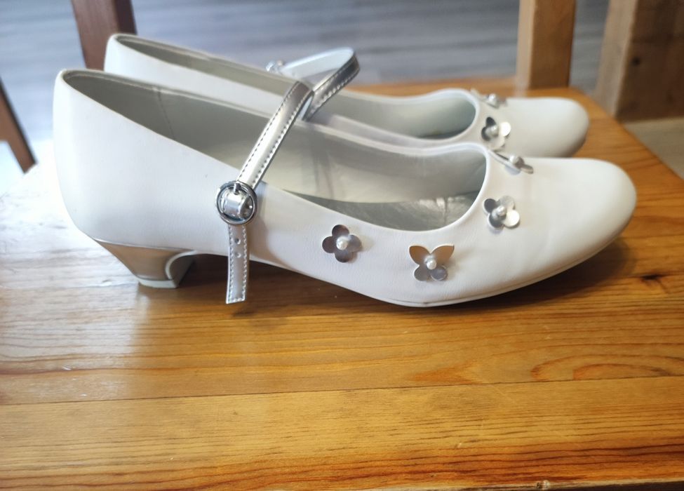 Buty dziewczęce.