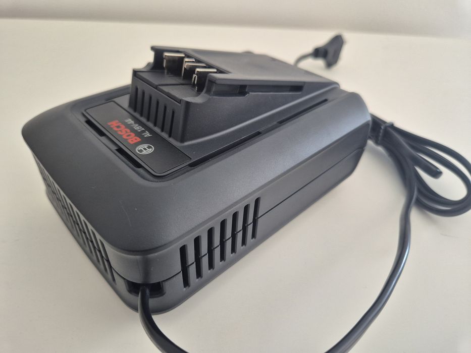 Ładowarka Bosch AL18V-44