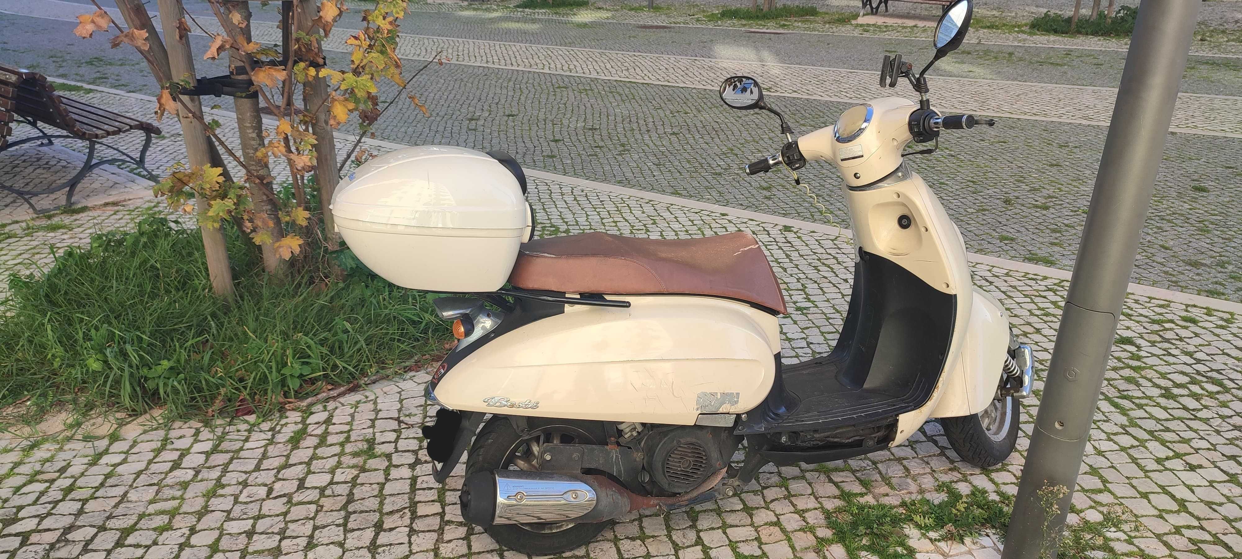 Daelim Besbi Scooter 125