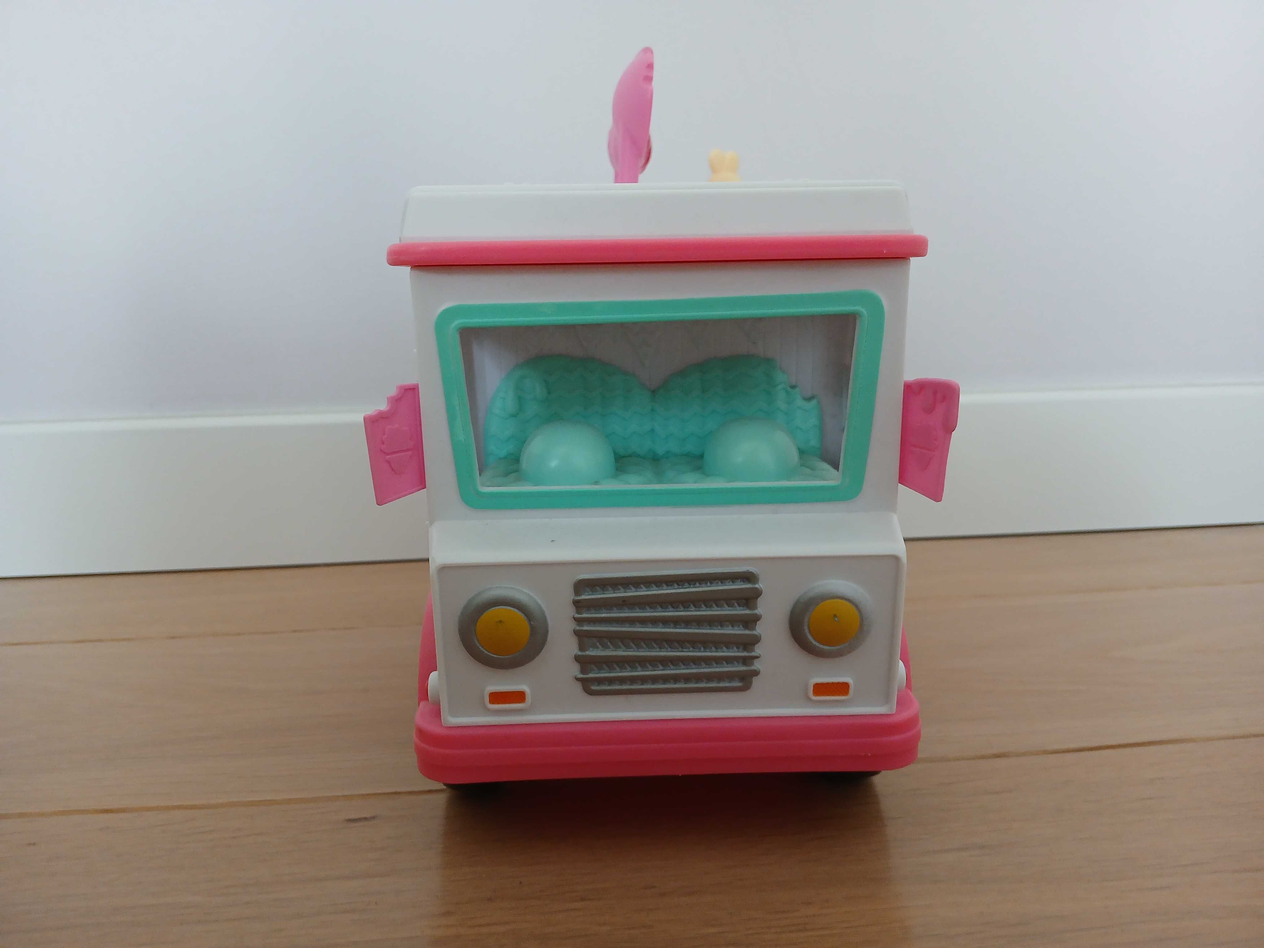 Num Noms Food truck